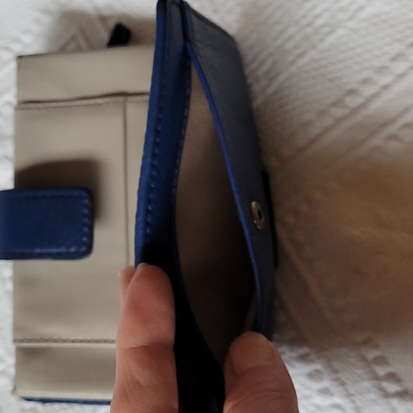 FOSSIL Blue Leather Wristlet Wallet - Picture 3 of 10